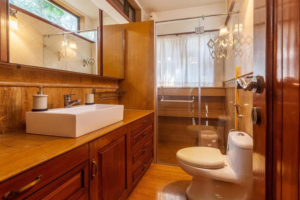 Stayvista'S Casa Palmera - Pet-Friendly Villa With Pool, Garden With Gazebo, And Indoor & Outdoor Games アリバグ エクステリア 写真